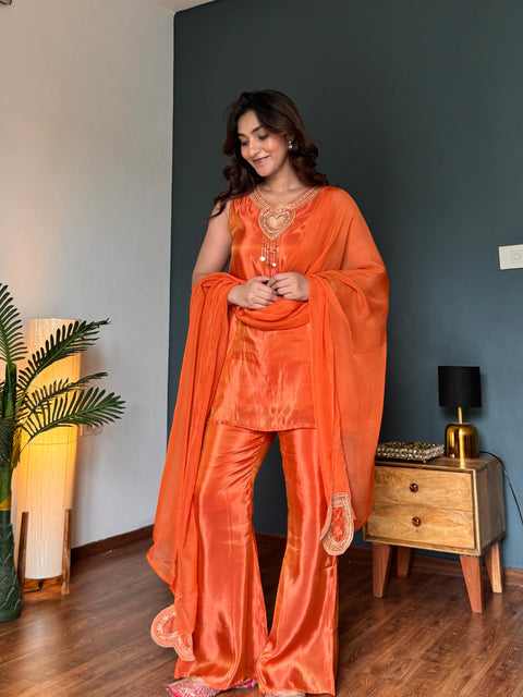 Heart-shaped gold zari embroidery at neckline